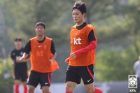 중국과 평가전서 ‘발목 부상’ 엄원상, 16일 중도 귀국