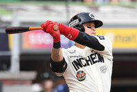 [포토]안타 치는 SSG 추신수