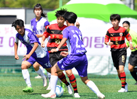 [포토] 샌드위치 마크를 뚫고 볼줄곳 찾는 김민경