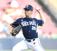 [포토] 5회 마운드 오른 이병헌