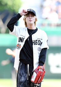 [포토]모자 벗어 인사하는 빅나티