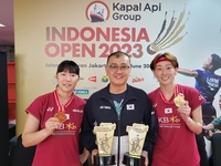 박주봉 감독의 日本조 또 잡았다...이소희-백하나, 시즌 3번째 우승 [BWF 인도네시아오픈]
