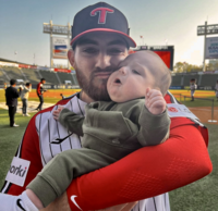 ‘아버지의 날’ 7개월 아들 앞에서 원맨쇼…누구보다 행복했던 LG 오스틴 [SS스타]