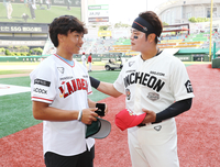 6년 전 ‘잠깐의 스침’→유소년 홈런왕 낳았다...추신수의 ‘특별한’ 인연 [SS시선집중]