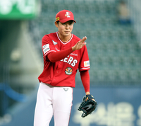 [포토] 김대한 사구에 사과하는 조성훈