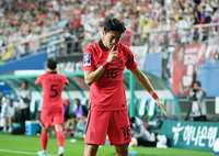 [포토]선제골에 세리머니하는 황의조
