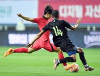 [포토]힘차게 슛하는 이강인