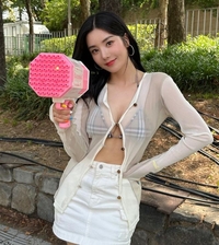 권은비, 몸매는 핫한데 ‘장꾸’ 매력.. 비키니 시스루로 워터밤 뜨겁게 달궈