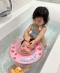 ‘두 아이 엄마’ 최희 “둘이 있는 거 보니 참 좋다... 같이 갑시다”