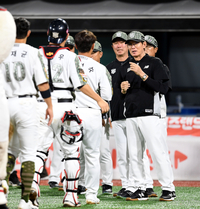 ‘6월 승률 1위’ 반등하는 KT 이강철 감독 “상위팀과 결과 좋아···계속 순위 올릴 수 있다” 자신감[SS대전in]