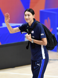 [포토]팬들에게 인사하는 김연경