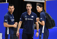 [포토]코칭스태프와 이야기 나누는 김연경