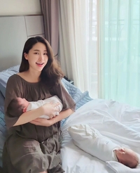 ‘쌍둥이 엄마’ 공현주, 출산 한 달도 안 됐는데...‘여전히 청순’