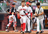 [포토]‘1회초 선두타자 초구에 볼 맞은 추신수’