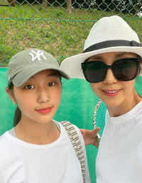 윤종신 딸, 언제 이렇게 컸어?..母전미라 닮아 다리길이가 끝도 없네