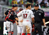 [포토]‘화해하는’ 추신수와 박동원