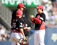 ‘6월 ERA 꼴찌’ KIA, 분위기 쇄신한다…정명원 투수 코치, 잔류군으로 이동 [공식발표]