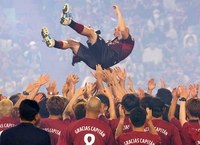 이니에스타, 고베 고별전서 아내와 폭풍 눈물…“아리가또 고자이마시타” 일본어 작별 인사까지