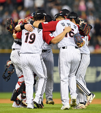 [포토]승리의 세리머니를 하는 LG