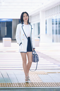 ‘알콩맘’ 손예진, 미모 무슨 일? 러블리한 파리 출국길