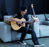 SNS 게시물 모두 삭제했던 이승기, 35일 만에 첫 게시물로 복귀.. “Re-start”