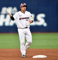 [포토]‘2회말 2루타’ 이지영