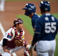 [포토]‘정후 송구가 높다니....’ 아쉬운 이지영