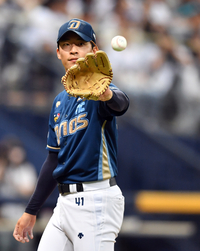 [포토]7회말 책임진 류진욱