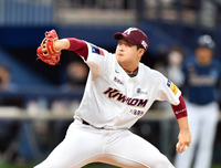 [포토]‘8회초 2점리드 유지’ 김재웅