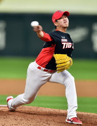 [포토]‘7회말 이준영 이어 등판한 임기영’