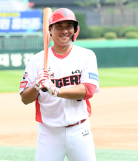 [포토]‘호랑이굴 안방 책임지러 왔습니다!’ 김태군