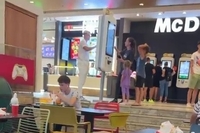 우크라이나 ‘신성’도 햄버거는 못 참지…무드리크, 맥도날드에서 포착돼 ‘화제’
