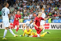 이렇게는 못 보낸다…맨유, 공격수 회이룬 영입 ‘카드’로 그린우드 활용한다