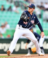 [포토]‘추신수에 선두타자홈런 허용’ 브랜든