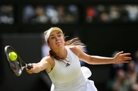 ‘엄마선수 돌풍’ 스비톨리나, 세계 1위 시비옹테크 잡았다...첫 4강행 [2023 윔블던]