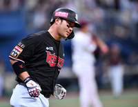 [포토]‘김건희 상대로 9회초 박병호 홈런’