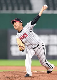 [포토]역투하는 북부 올스타 투수 LG 성재현