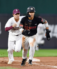 ‘볼넷+단타+2루타+3루타’ 폭발 KT 김병준…전무후무 ‘大기록’까지 홈런 하나 남아 [SS사직in]