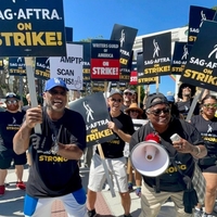 “AI가 일자리를 뺏어갔다” 크리스토퍼 놀란 감독·맷 데이먼 등 할리우드 배우-작가, 동반파업  [할리웃톡]