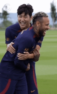 네이마르와 포옹하며 화기애애, 이강인의 꿈 같은 PSG 생활…그런데 음바페는?