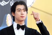 [포토]차은우, 하트 받아주세요!