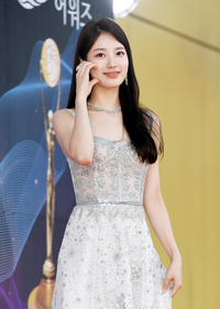 [포토]하트 만들어 보이는 수지