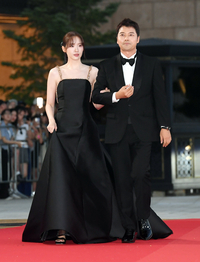 [포토]함께 레드카펫 밟는 MC 임윤아와 전현무