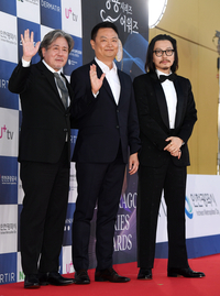 홍석천 볼 뽀뽀 해명 →‘연예인들의 연예인’ 최민식까지, 청룡시리즈 시상식 볼거리