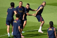 네이마르 이어 음바페와도 화기애애 훈련, 아직은 비현실적으로 보이는 이강인의 PSG 적응기…프리시즌 첫 경기 엔트리에도 포함