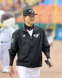 5년 만에 가을야구 노리는 한화, 코칭스태프 개편···김정민 벤치 코치 선임·강동우 코치 영입