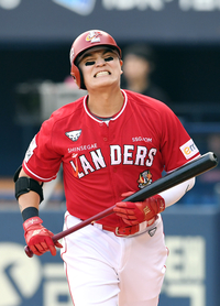 [포토]SSG 추신수, 아쉬운 삼진