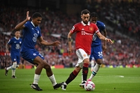 맨유, 친선경기서 아스널 2-0 완파...새 주장 브루노 페르난데스 선제골, 산초 추가골