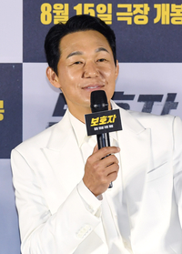 [포토]'보호자' 박성웅, '감독 정우성이 날 꽁꽁 묶어...'
