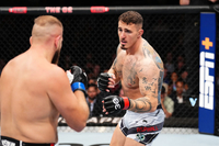 마르신 티부라를 1R 만에 TKO로 꺾은 아스피날 “존 존스, 아직 은퇴하지 마”